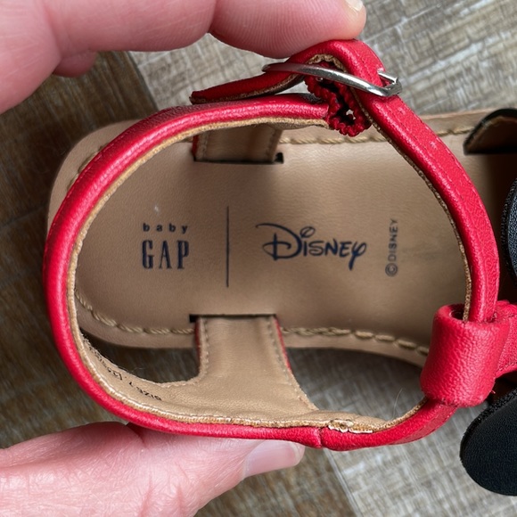 Minnie Mouse sweater and sandal bundle - Picture 8 of 12